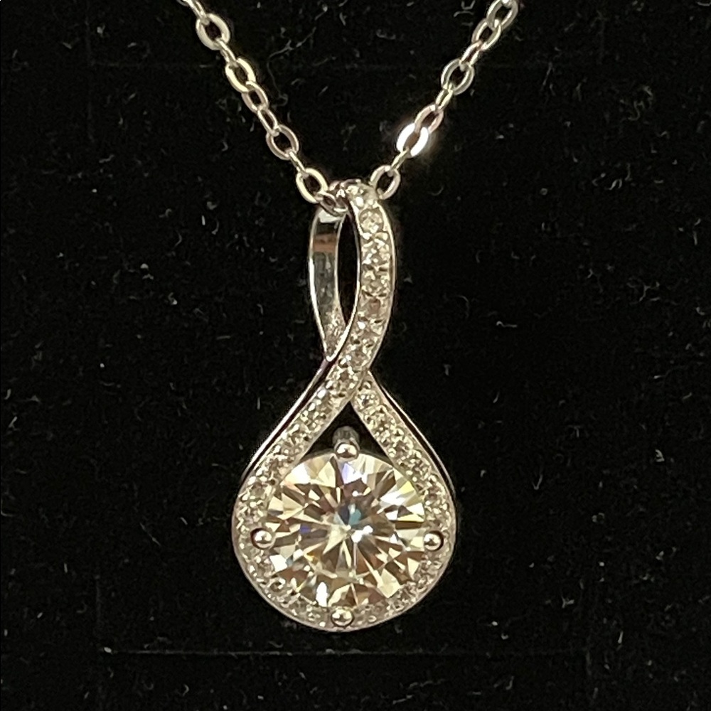 💎2.0Ctw Moissanite Tear Drop Pendant Necklace with GRA Certificate